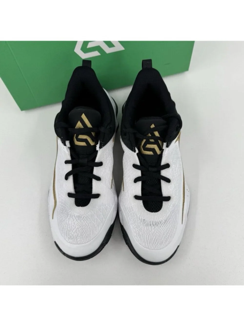 Nike Youth Boys Giannis Immortality 4 Grade School Basketball Shoes size 5 Youth